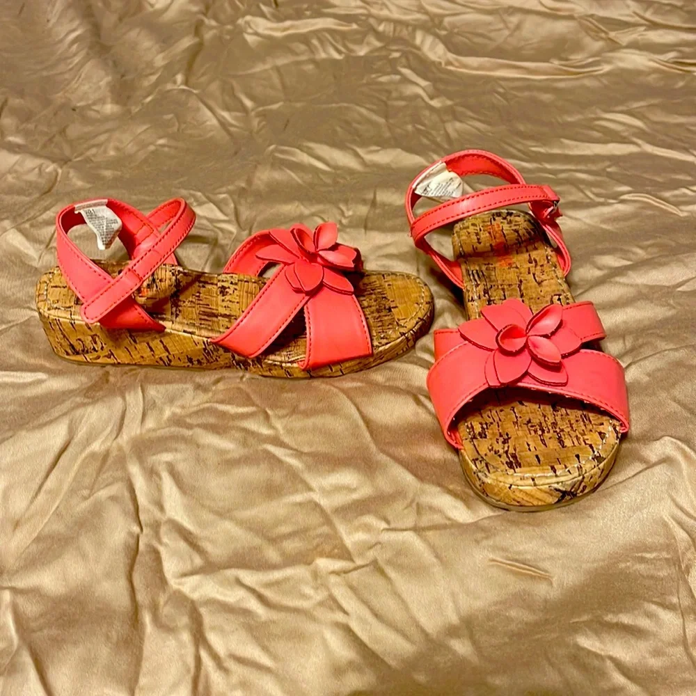 Adorable girls wedges. Size 1. EUC - Picture 1 of 6